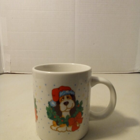 Vintage 80s Mug Christmas Hound Dog Santa Hat Puppy Wreath Ceramic Holiday - Picture 3 of 8